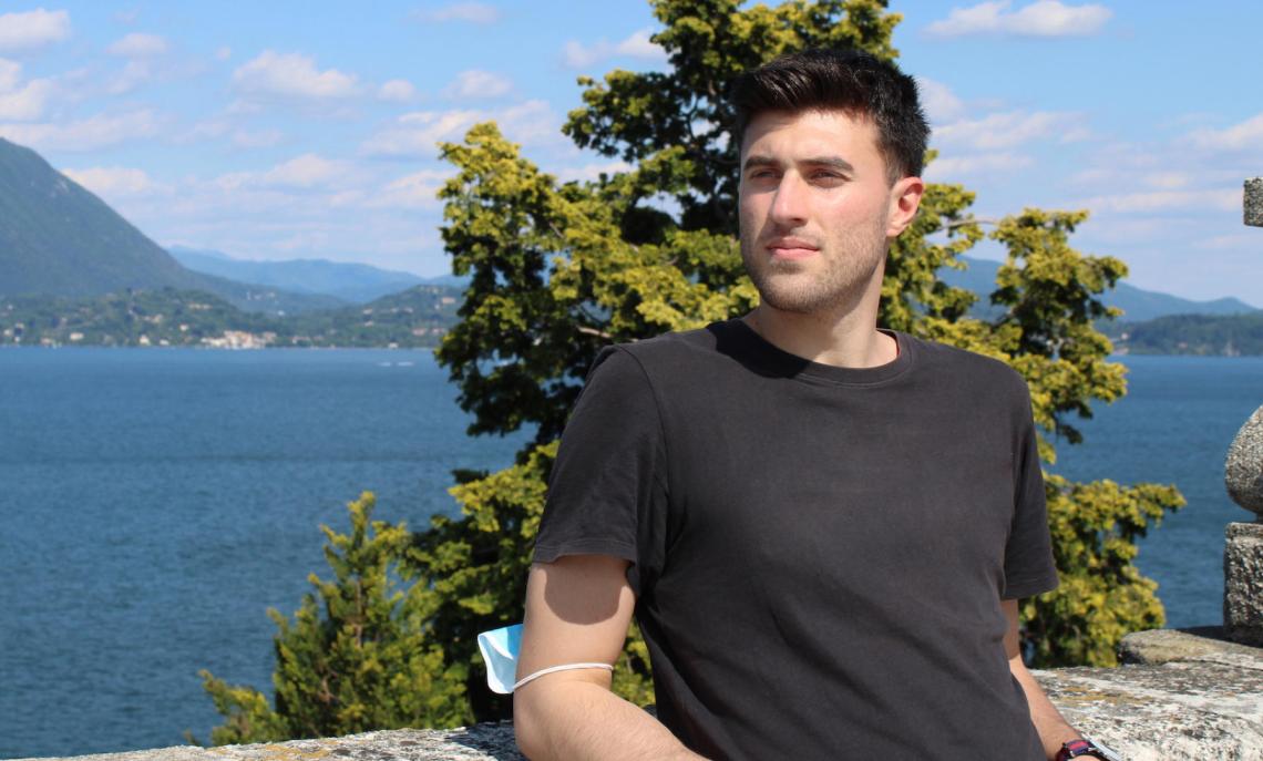 Morto a 26 anni, il padre racconta i suoi ultimi mesi: la storia di Alessandro, simbolo della lotta alla leucemia