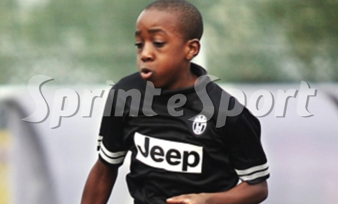 Franco Tongya da bambino con la maglia della Juve: Un talento arrivato fino all'Under 21 Azzurra che non ha trovato spazio e fortuna: dall&rsquo;azzurro ai Leoni Indomabili