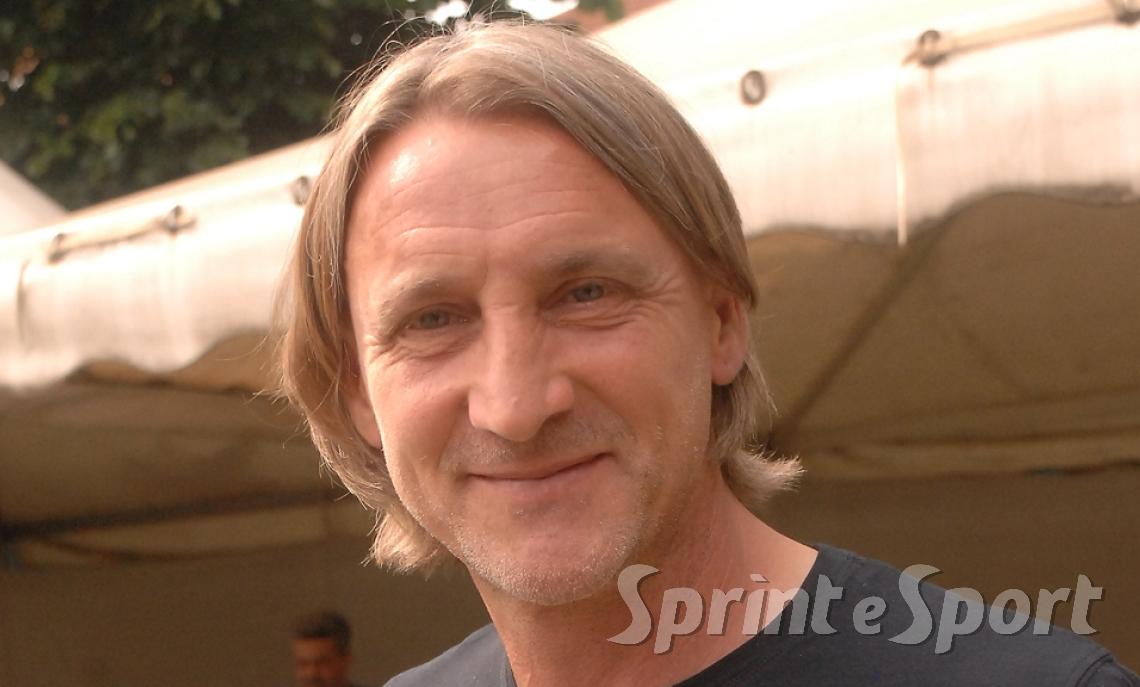 30 anni fa l'ultima salvezza, per centrare di nuovo l'obiettivo la neopromossa sceglie il tecnico specialista in miracoli