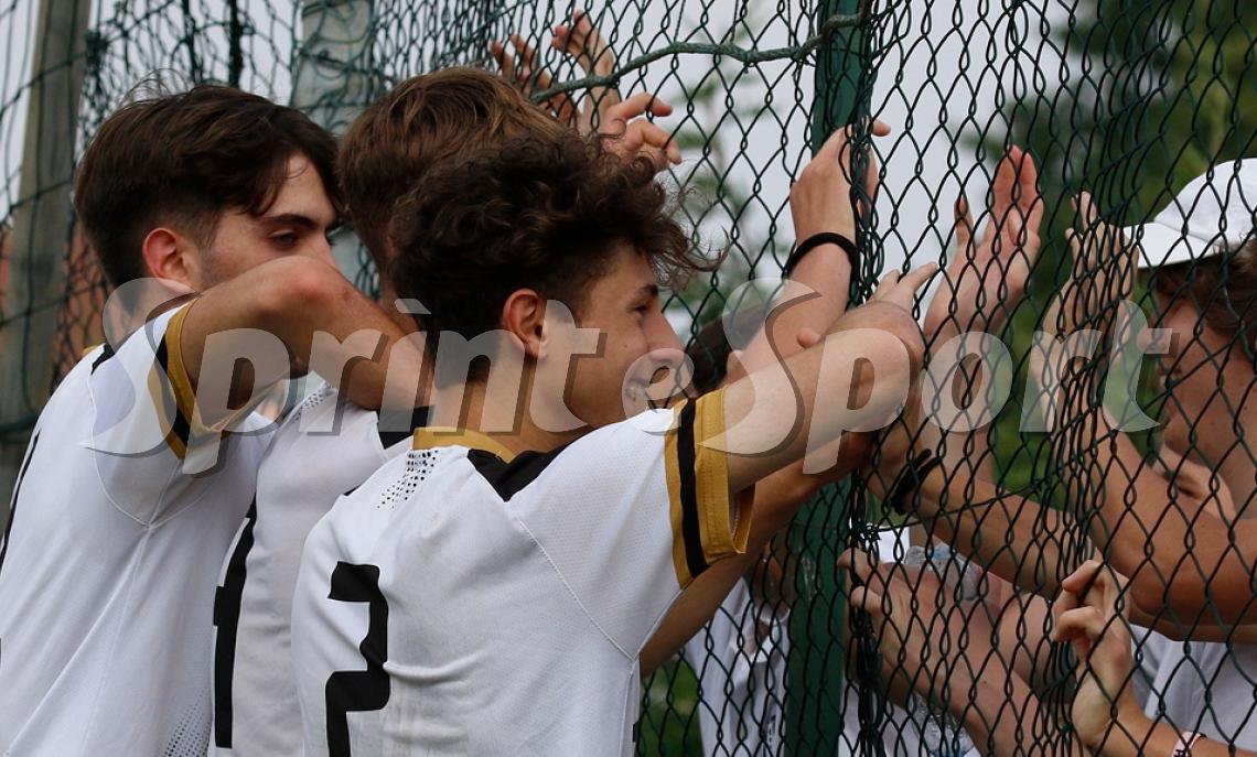 Gol al 95', vola una sedia in campo: il primo turno delle fasi nazionali