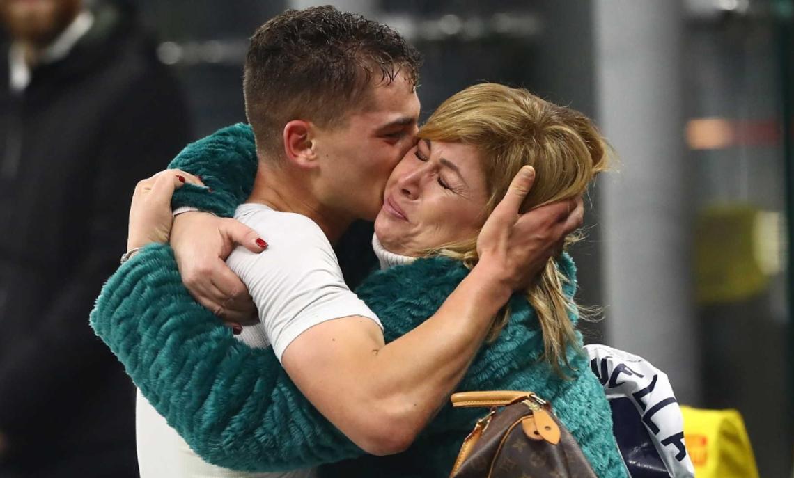 Inter, Pio Esposito come Seba: abbraccio alla mamma dopo la doppietta alla Lazio