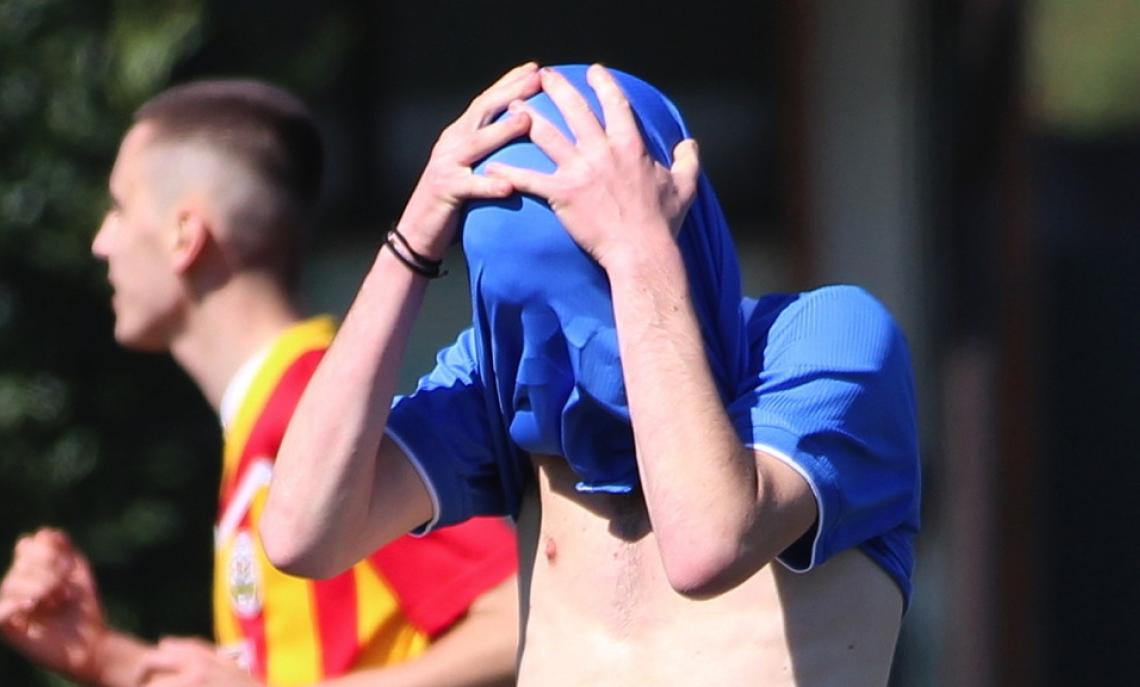 10 giornate di squalifica: la societ&agrave; punisce il classe 2006 mandandolo ad arbitrare le giovanili