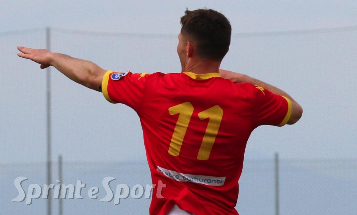 Serie D &bull; Girone A : Fiato sospeso per il paese da 30 mila abitanti che insegue la Serie C. In coda partita decisiva per la squadra dell'ex Serie A