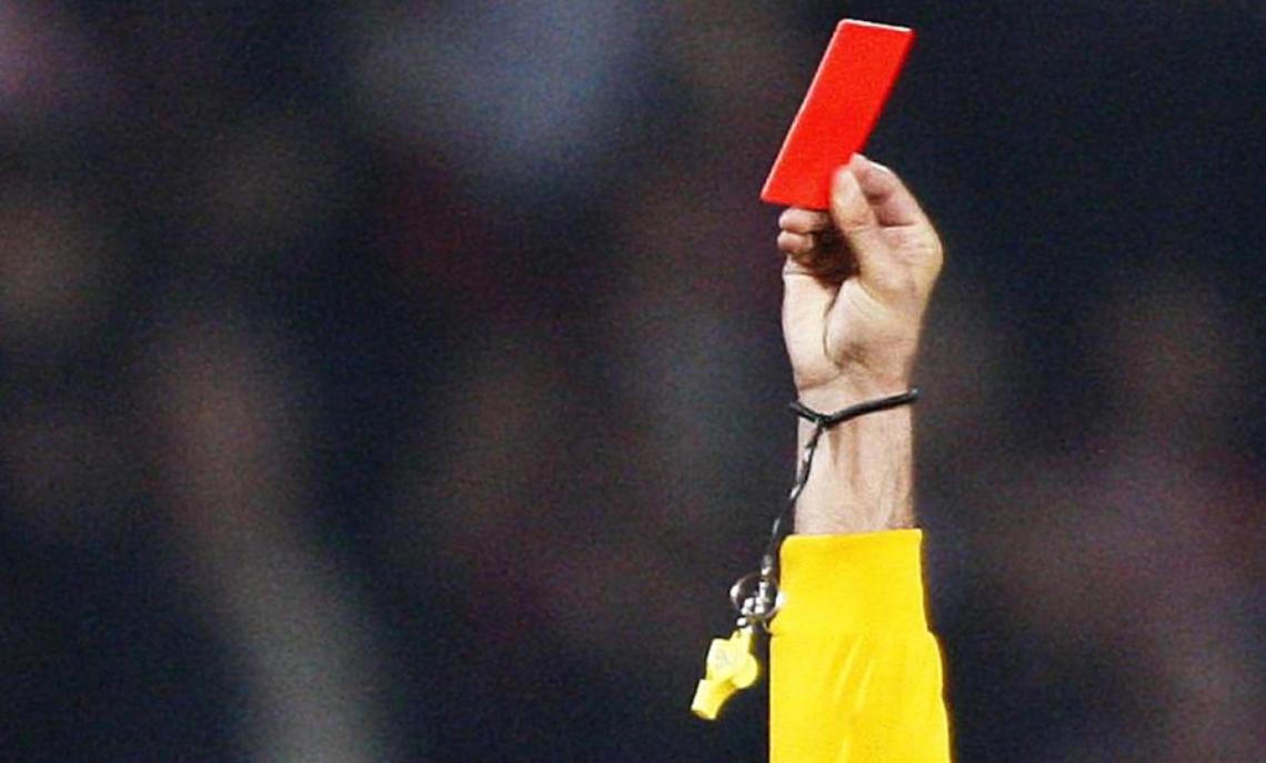 Manca un pagamento, il burosauro FIFA interviene e impedisce al team ex Serie A di fare mercato