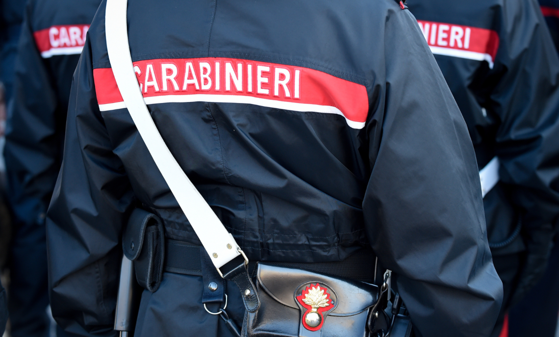 In campo scoppia la rissa e negli spogliatoio sparisce una collana d'oro: intervengono i Carabinieri