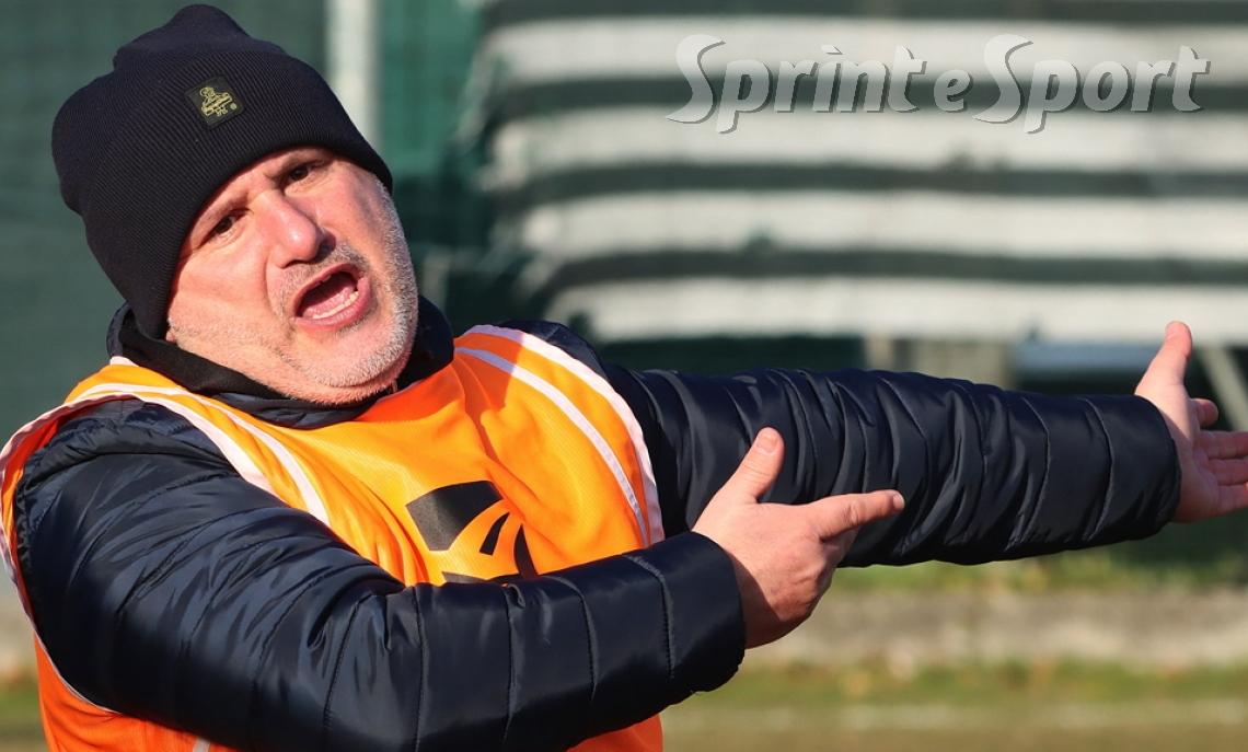 Al 95' il gol del 6-6, spintone all'arbitro e calcioni tra i giocatori: il presunto gol di mano che fa saltare i nervi