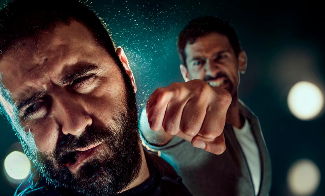 Aggredito con un pugno in faccia e poi minacciato sui social: «Picchiarti è stata una goduria»