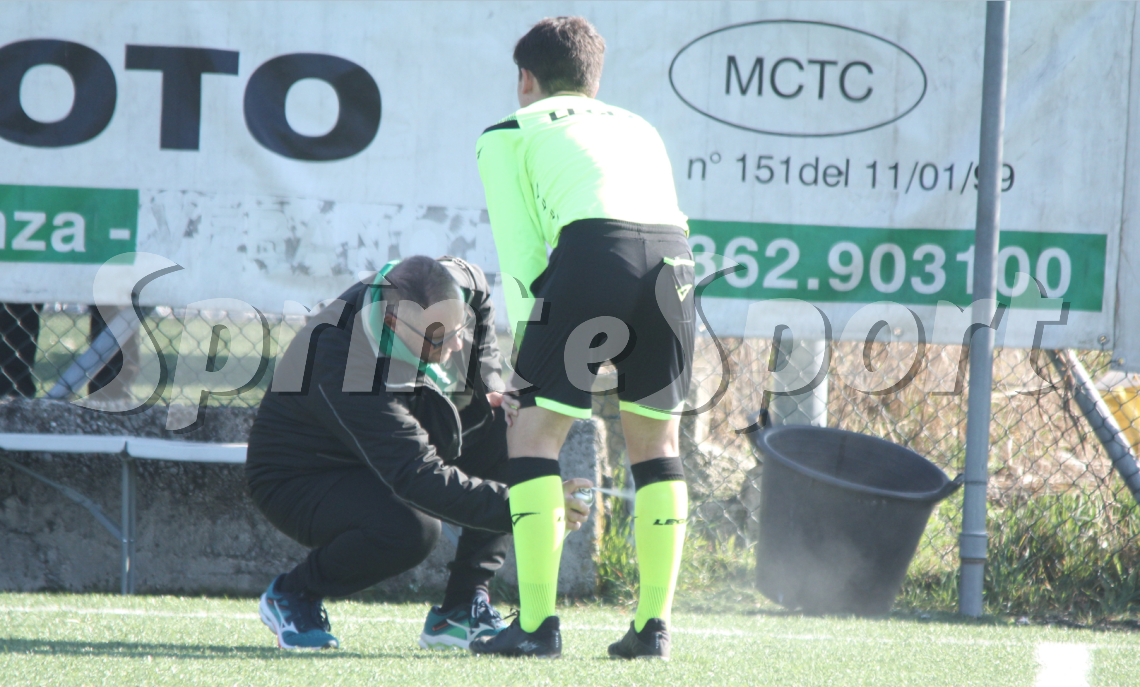 Un altro arbitro ko, è record assoluto: gara sospesa per infortunio, è la terza nello stesso girone in due mesi!