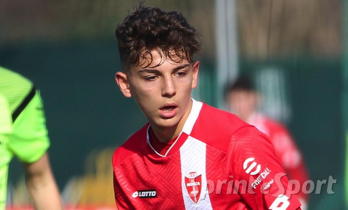 Battono la capolista con quattro reti di scarto e un gol da centrocampo