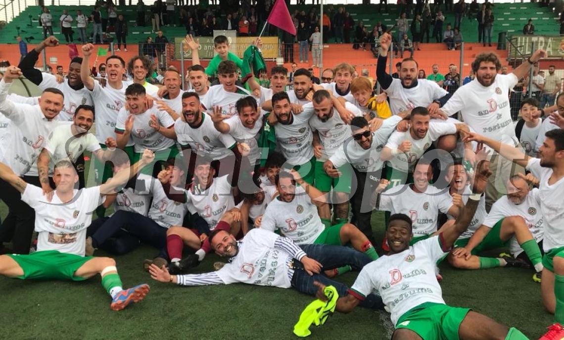 La doppietta dell'ex Serie A regala il ritorno in Paradiso dopo un solo anno 