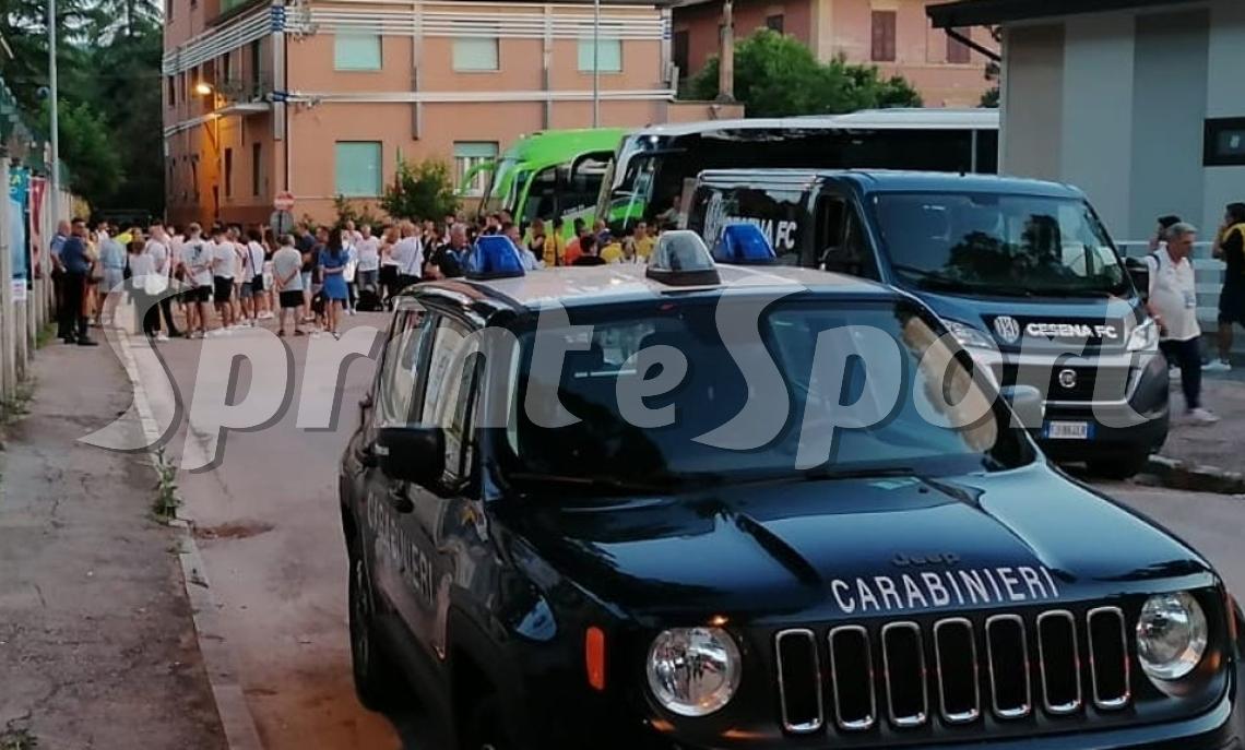 &laquo;Buffone, pezzo di merda&raquo;: genitori contro l'arbitro, Carabinieri alla finale di calcio giovanile