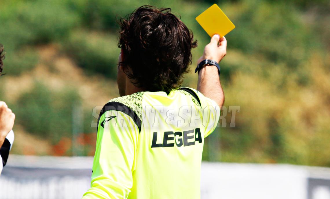 Errore dell'arbitro all'ultimo minuto, risultato annullato e partita da rigiocare