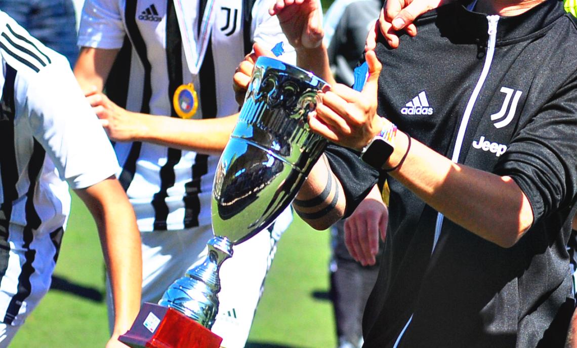 I campioni in carica non si presentano alla serata di inaugurazione, dovevano portare la Coppa