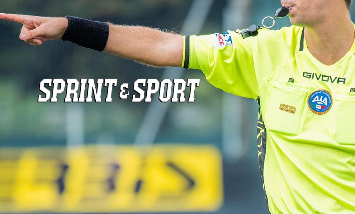 Il portiere espulso insegue l'arbitro nel parcheggio, ma la società nega. 