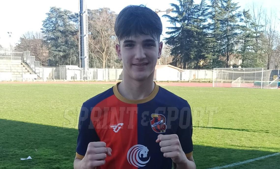 Rimonta sul velluto per i rossoblù: il bomber decide lo scontro bollente in chiave play-out