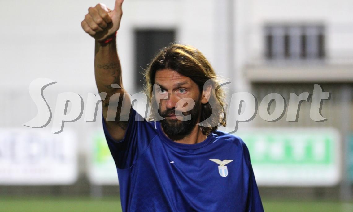 L'ex Lazio, Christian Terlizzi, ora alla Roma U13 al centro delle polemiche per aver inserito tre bambine in distinta e superare in classifica la Lazio e accedere alla fase finale ai danni dei cugini