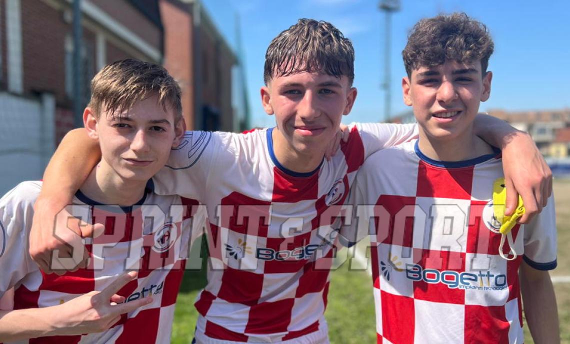 Arriva il punto all'ultimo minuto e i biancobl&ugrave; restano ancorati al secondo posto  