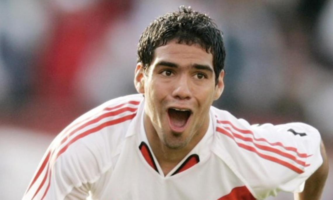 Il bomber che ha segnato una generazione torna a casa: 15 anni dopo giocher&agrave; per il club in cui tutto &egrave; iniziato