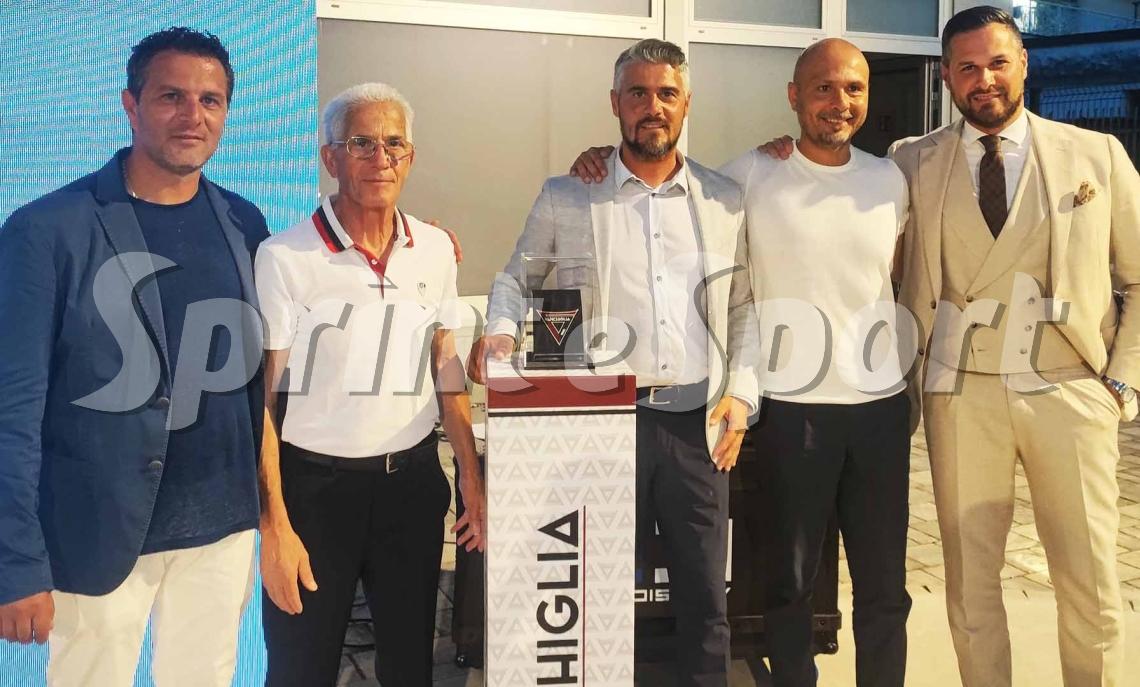 I granata cambiano lo storico stemma! 