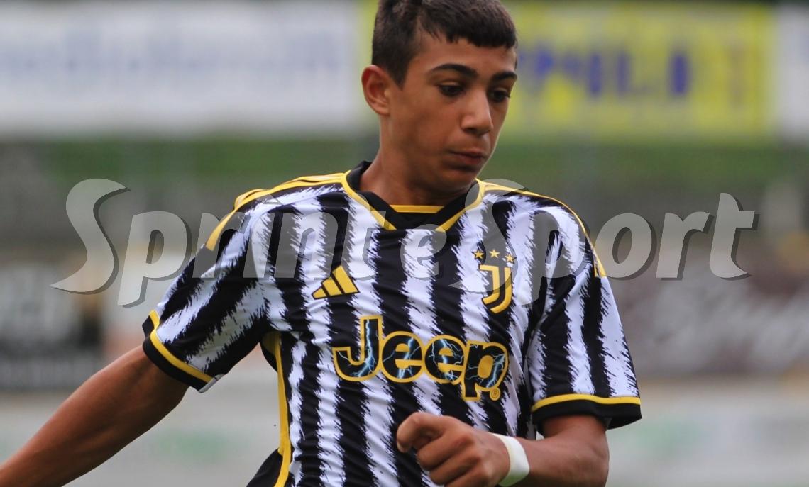 Tripletta, gol pazzesco in rovesciata da fuori area e rimonta completata! Esordio folle del nuovo bomber della Juve