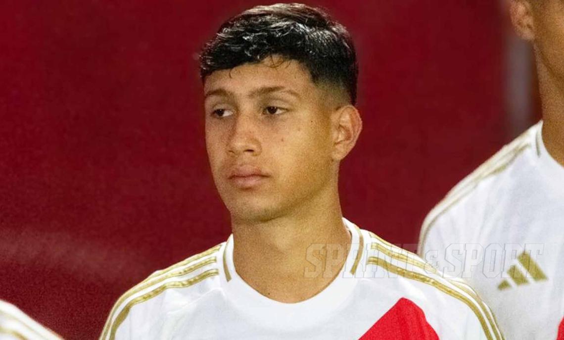 Under 16 A-B - Franco Matteo Giambavicchio, centrocampista della Juventus e naturalizzato peruviano.  In foto veste la maglia della Nazionale Under 15 del Perù durante un'amichevole in Uruguay.