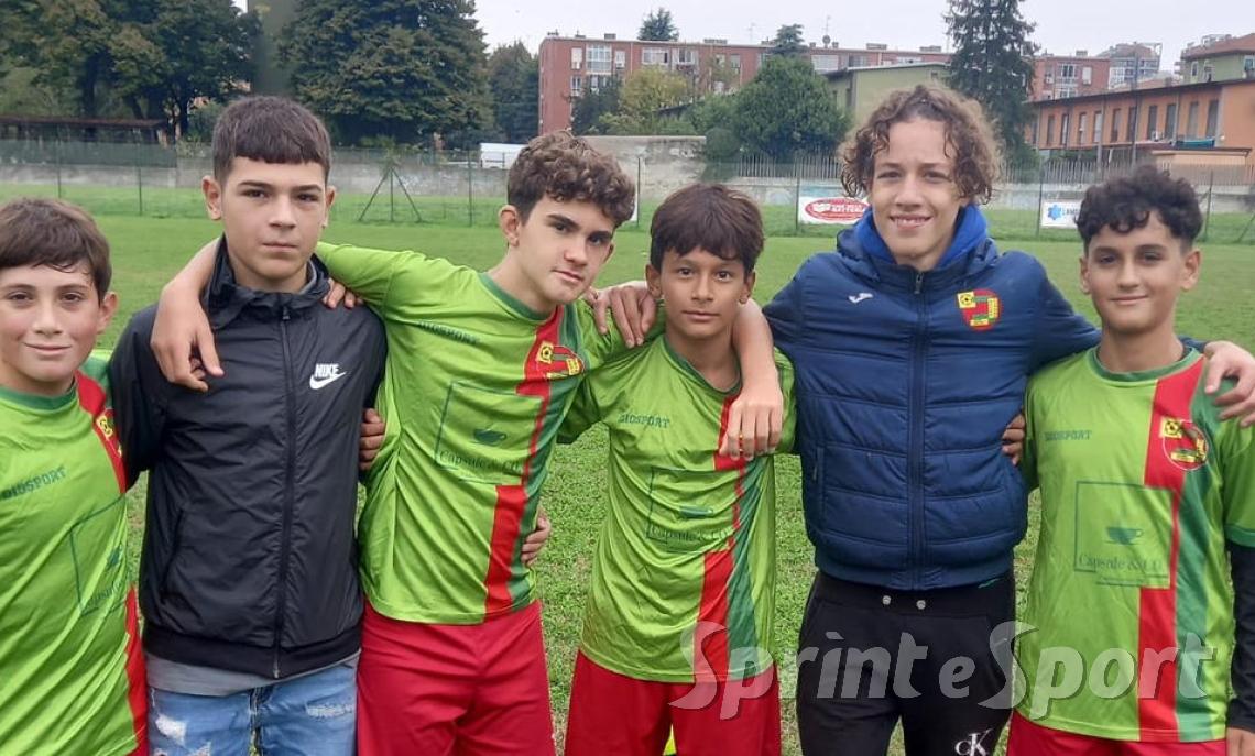 Da sinistra a destra: Grande, Iavernaro, Damato, Cartagena, Taranto J., Cirillo; ROND&Oacute; DINAMO UNDER 14