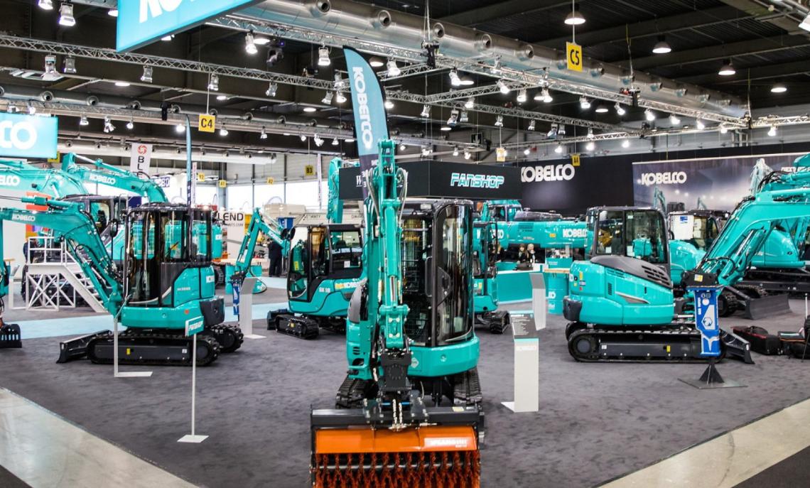 Efficienza e Innovazione per i Progetti Edili (e Sportivi): Quando Scegliere Noleggio o Acquisto