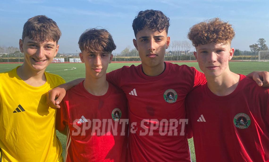 Due magie per risolvere il derby: i padroni di casa volano sulle spalle della punta prodigio e centrano il primato in classifica