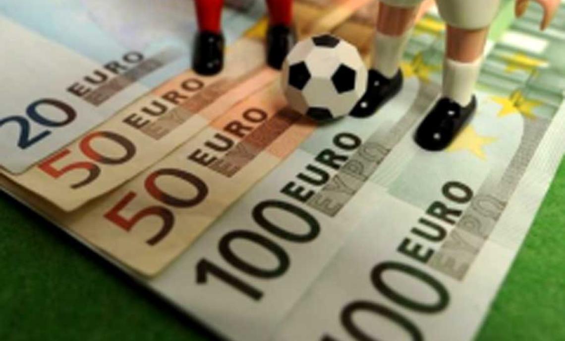 Da ottobre tutti senza stipendi, i giocatori alzano la voce contro la società ma continuano a scendere in campo