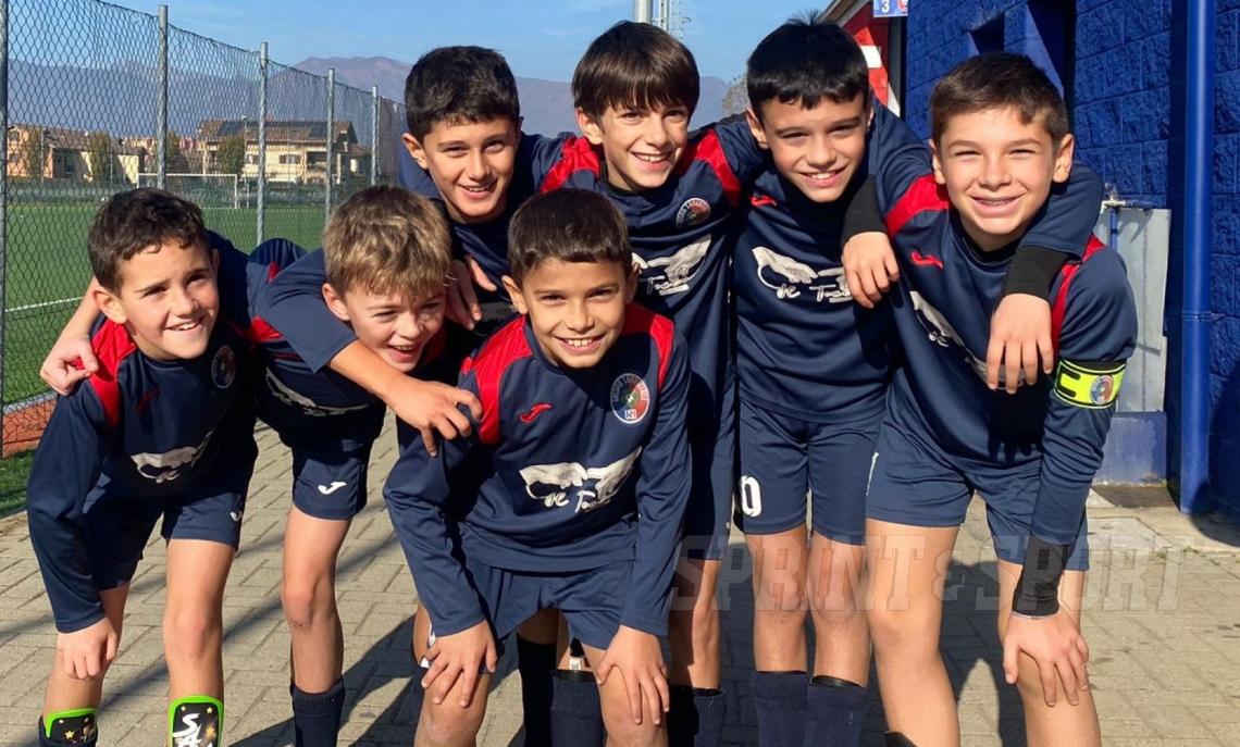 Tris di doppiette a siglare la doppia cifra rossoblù: Chiambretti, Costanzo e Savino a segno con due reti ciascuno