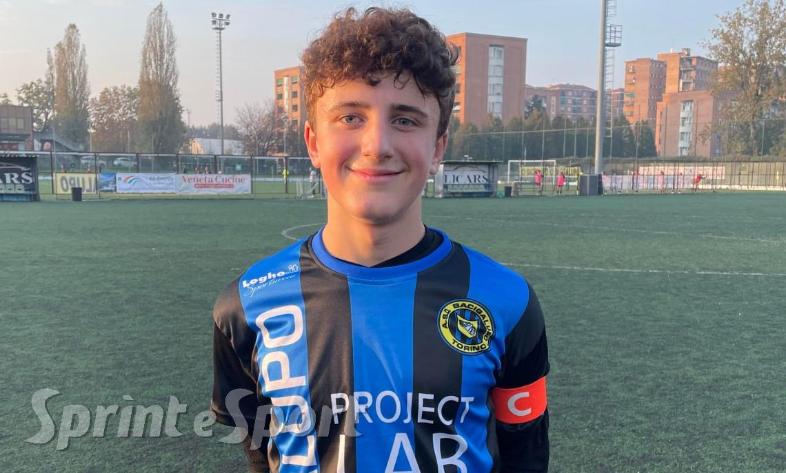 Dieci gol e una tripletta del difensore in cinque minuti portano la corazzata da sola a punteggio pieno