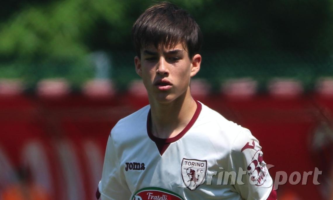 Mukerjee, il Maestro del Centrocampo: Torino Under 16 in Ascesa!