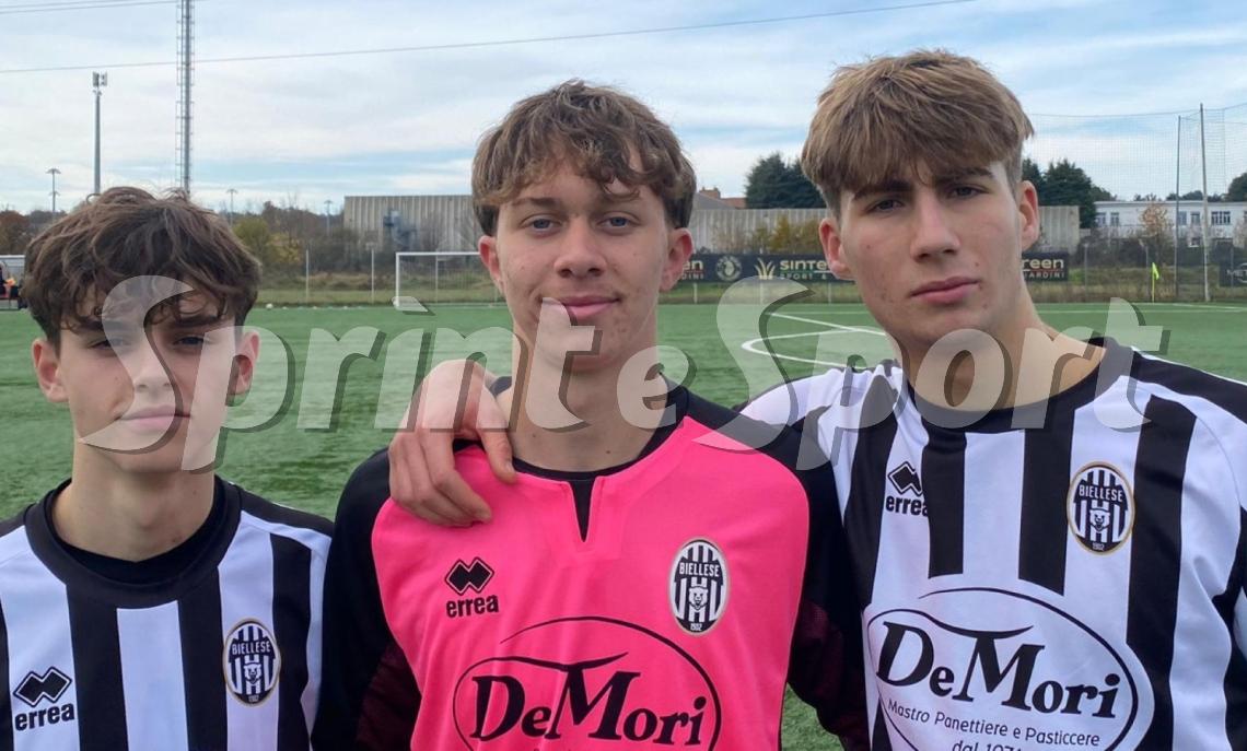 Ospiti corsari nell'ostica trasferta: tre gol nel primo tempo regalano loro la vetta