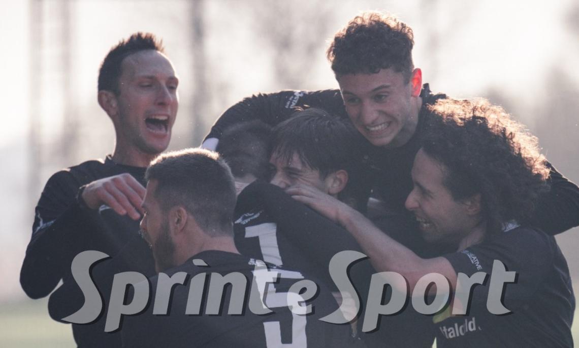 Promozione Piemonte Girone D,  Autovip San Mauro - Casale 2-3, tutta la gioia del Casale al gol di Canuto che vale la vetta della classifica