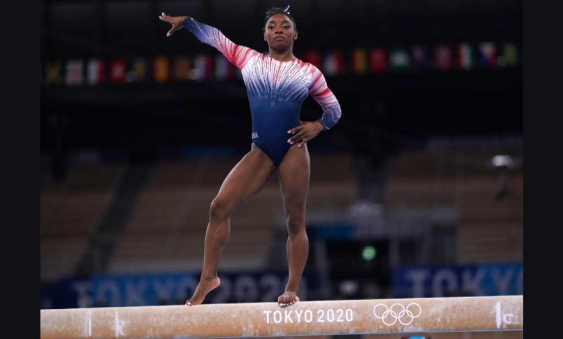 Simone Biles e il coraggio di fermarsi: lezioni di resilienza e passione per i giovani atleti