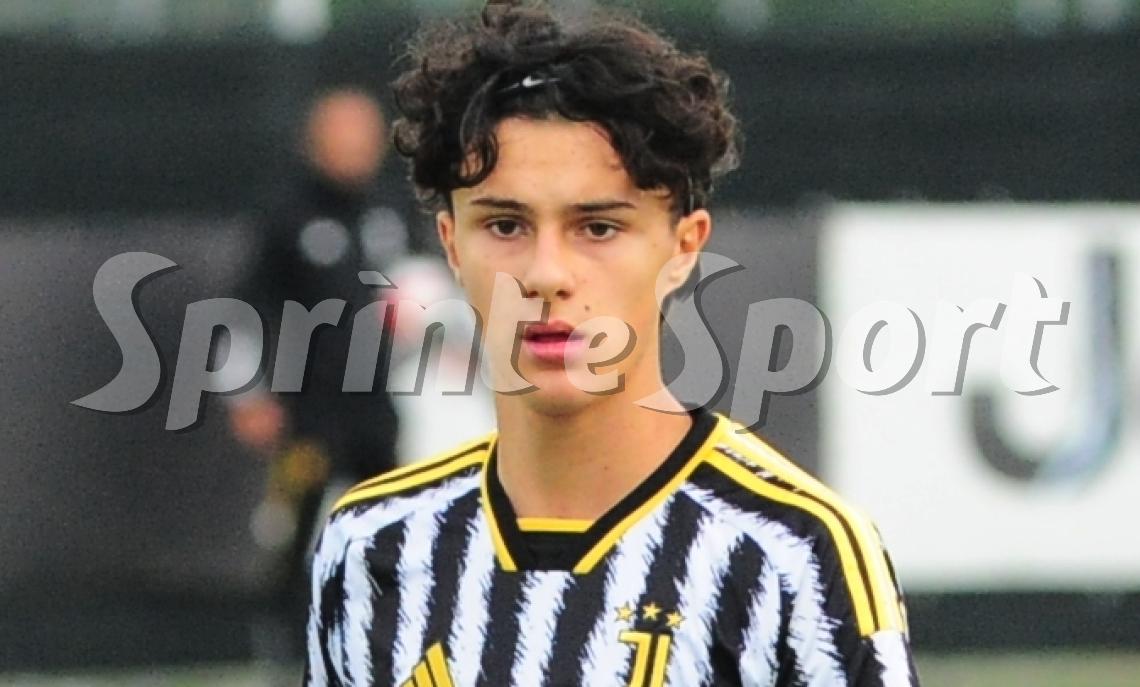 Due doppiette, un gol da centrocampo e primo posto in solitaria: è settebello per una super Juve