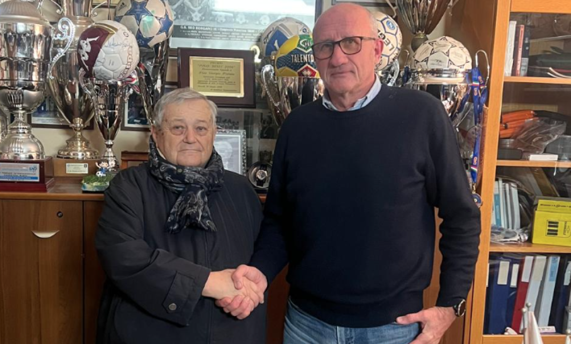Il club dello storico presidente sceglie l'ex bandiera del Torino e scopritore di Messias per provare la miracolosa salvezza. In foto patron Perona ed Ezio Rossi