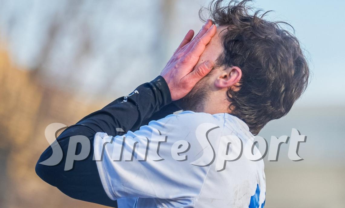 Giocatore vittima di razzismo, la squadra abbandona il campo: è sconfitta a tavolino