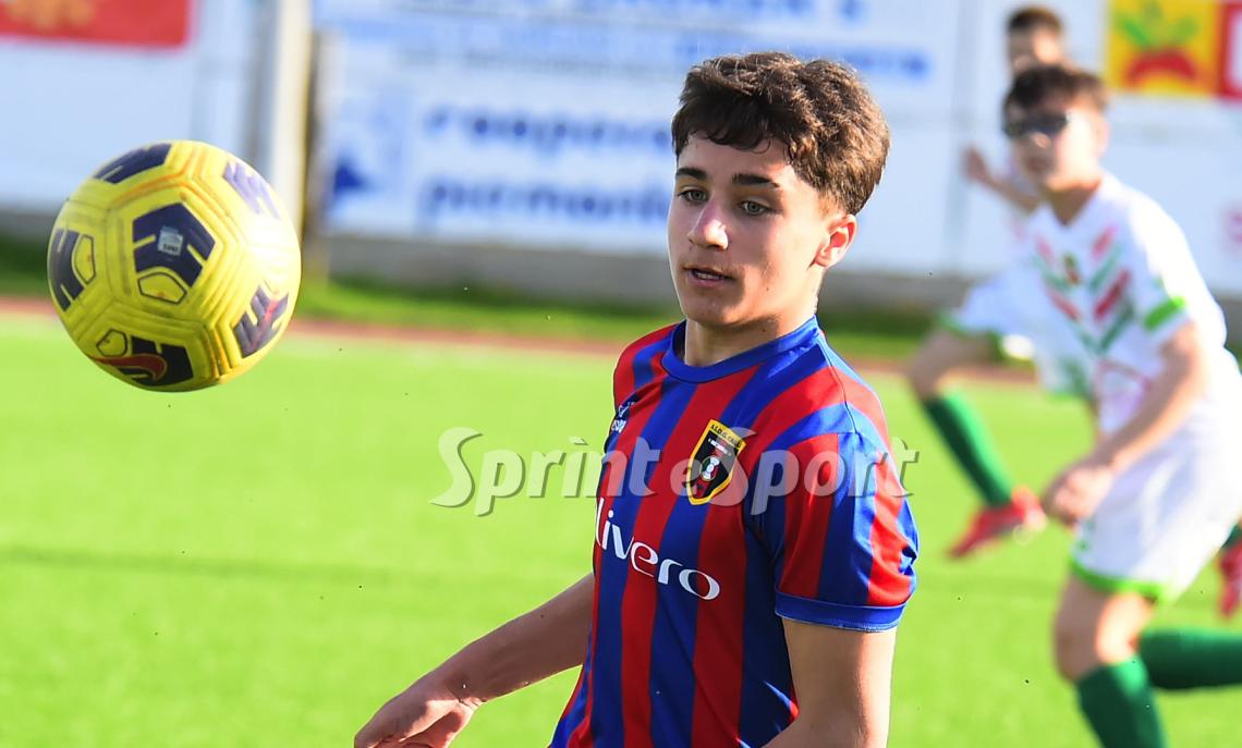 Rimonta pazzesca a 3' dalla fine, la capolista resta imbattuta e si prepara alle Finals