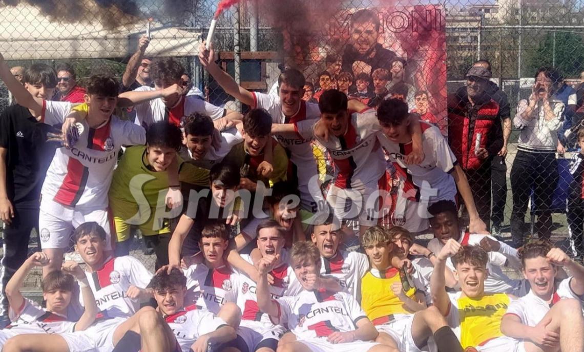 UNDER 15 PIEMONTE &bull; La CBS festeggia la vittoria del Girone E alla fine della sifa vinta 4-1 con il Carrosio