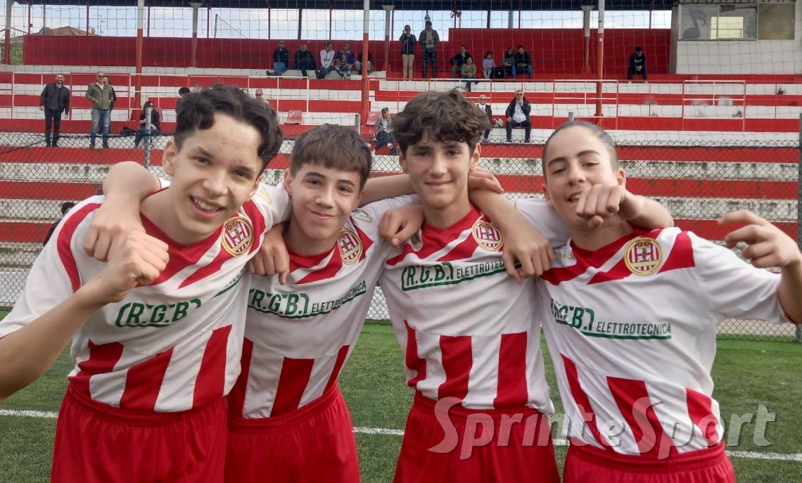 La punizione perfetta indirizza una gara folle: cinque reti e almeno due gol bellissimi!