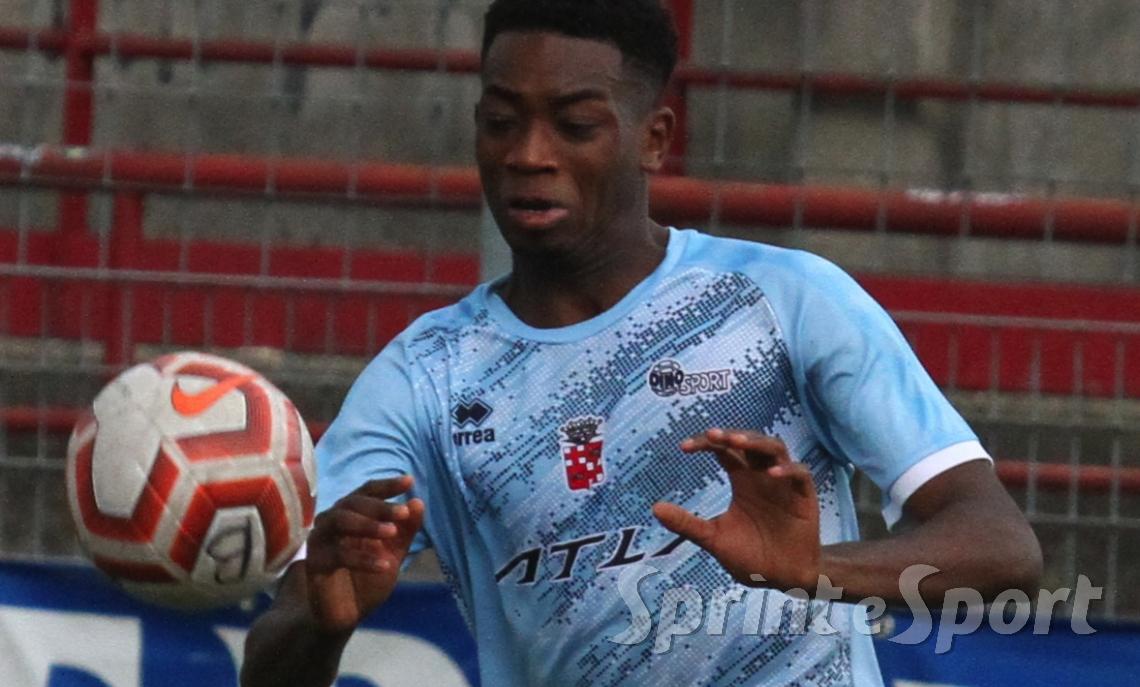 Serie D • Chieri-Sanremese:  Si ferma la striscia positiva con l'ex Serie A in campo: sconfitta che complica il miracolo salvezza e costringe al miracolo. In foto Ozara, autore del momentaneo 1-1