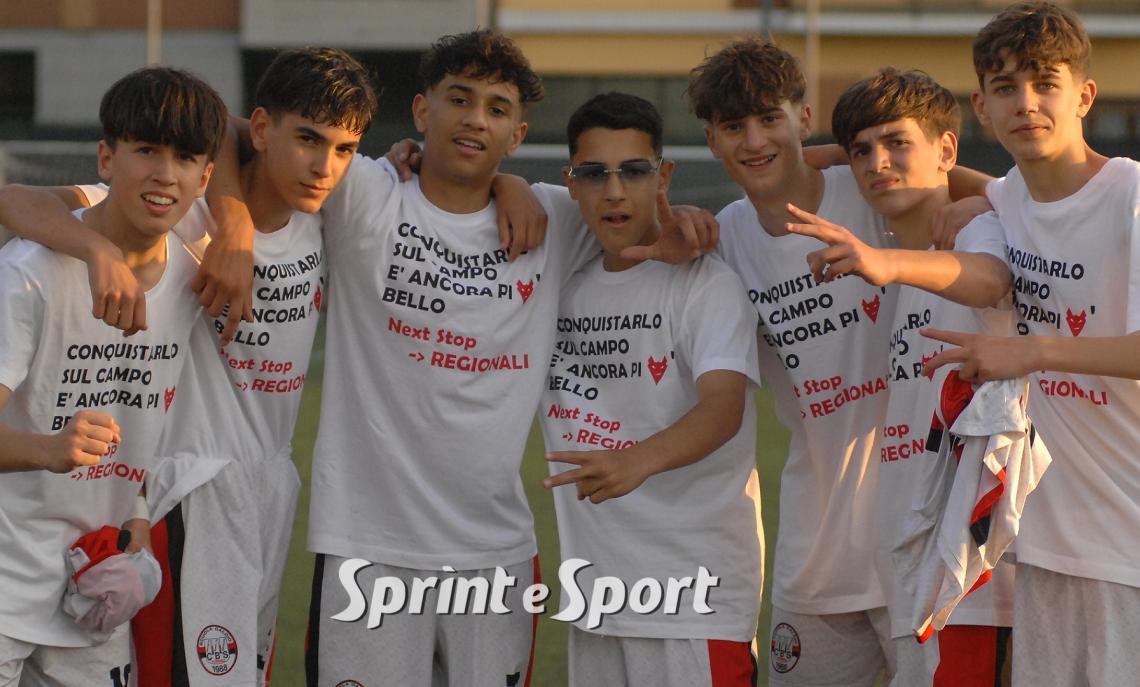 Under 14 Provinciali Torino Mirafiori-CBS 0-9: i rossoneri festeggiano la vittoria del campionato provinciale con una maglia speciale