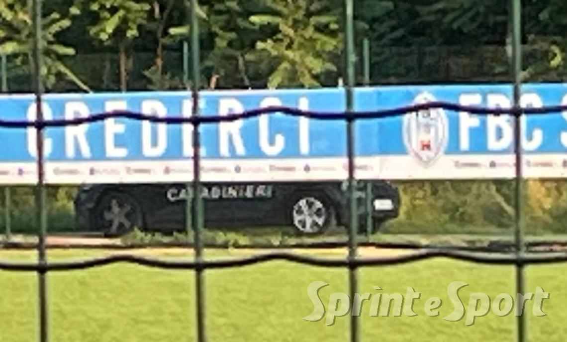 Furto negli spogliatoi durante la partita: volante dei Carabinieri al campo