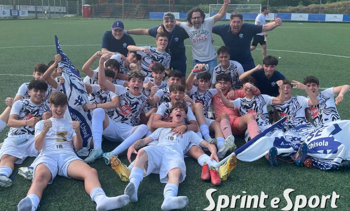 Under 16 Play Off Vinovo Sport-Spartak SD 2-1: I festeggiamenti per la conquista della salvezza regionali.