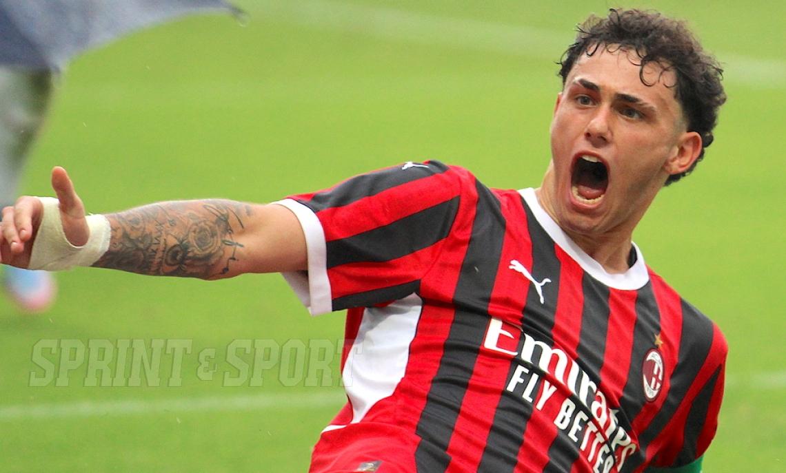 Gioca in tutti i ruoli e segna gol a raffica: 