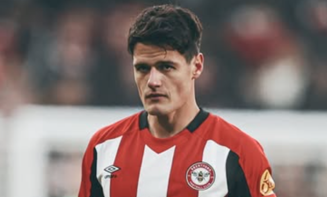 In Italia è passato inosservato, in Inghilterra è diventato simbolo del suo distretto e ora arriva la chance in un big club