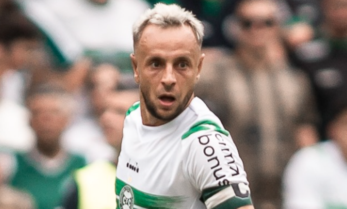 779 partite, 31 trofei e una carriera incredibile: si ritira uno dei calciatori pi&ugrave; vincenti di sempre