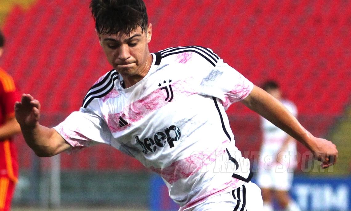 Jacopo Contarini, terzino sinistro promettente, viene promosso a pieni voti da Padoin: sarà un punto fermo della Primavera