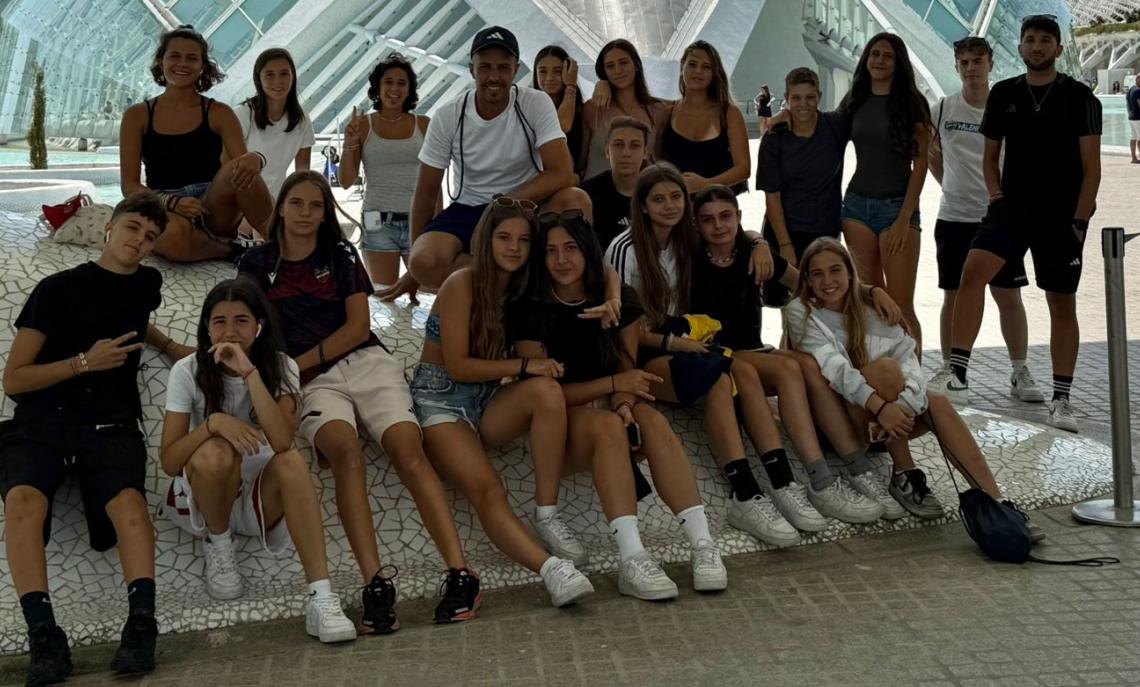 Un'altra grande avventura estiva: da Milano alla Spagna, una settimana nella villa di una vecchia stella del Levante